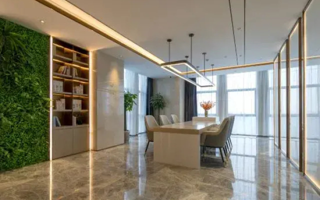 Lavande Hotel (Yichang Zhongnan Road Xinhua Square)