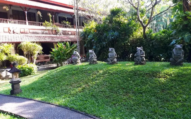 Un's Hotel