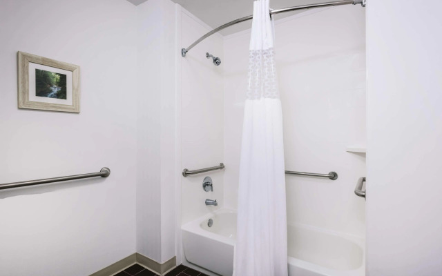 Hampton Inn Cleveland Airport - Tiedeman Road