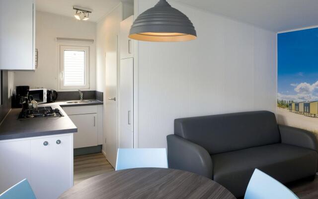 Comfy Chalet With Microwave, 500 m. From the Beach