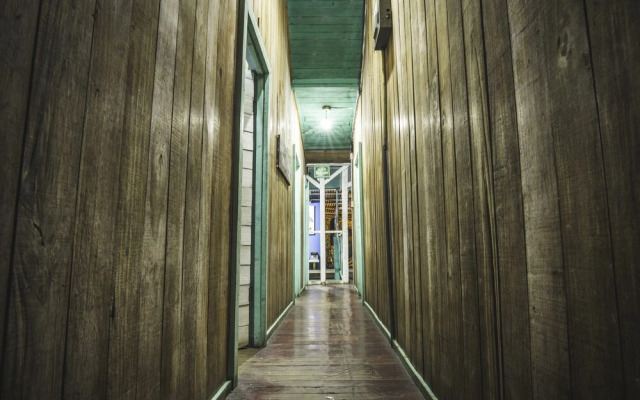 Twin Fin Hostels