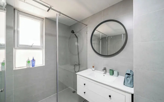 Tyms Bright 2BR 1BA Apt Xuhui Center