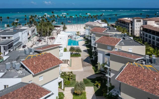 Unique Modern Condo with Beach Access