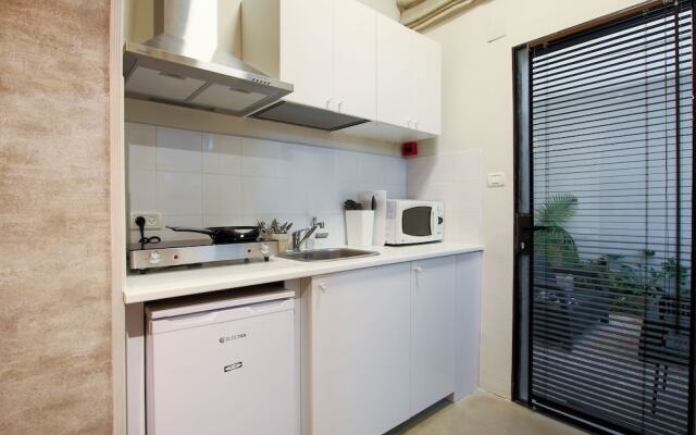 Modern Central Studio 5 min to Beach