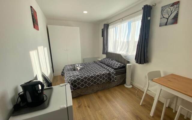 Comfortable Homely Studio Flat in Wembley