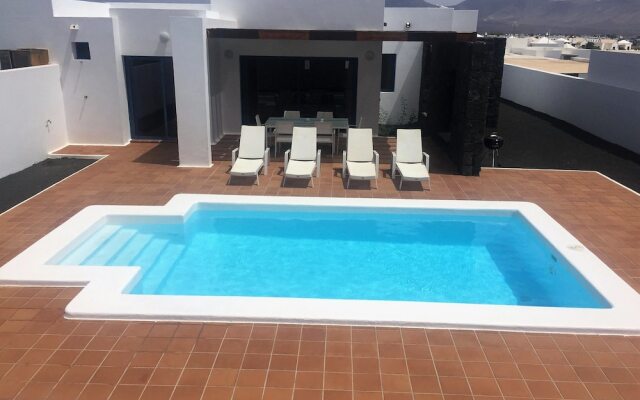 Villa Aroa
