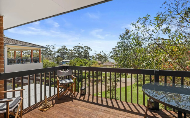 Stylish Family Beach House Walking Distance to 3 Beaches