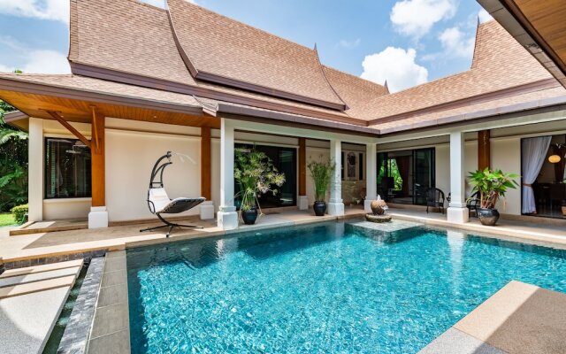Champagne Pool Villa