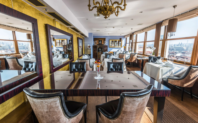 Golden Well Hotel