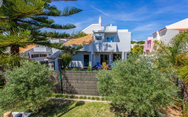 Casa Del Mar Vilamoura - Newly Renovated 3 Bedroom Villa With Pool, A/c and Wifi