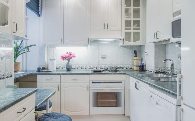 Апартаменты GM в Старопименовском пер., 16