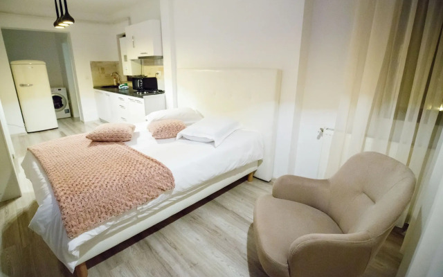Metropolitan Iassium Luxury Suites