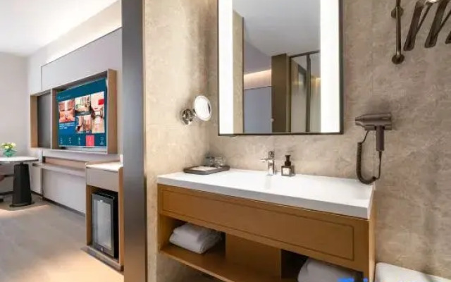 LIV Hotel (Guangzhou Baiyun Railway Station)