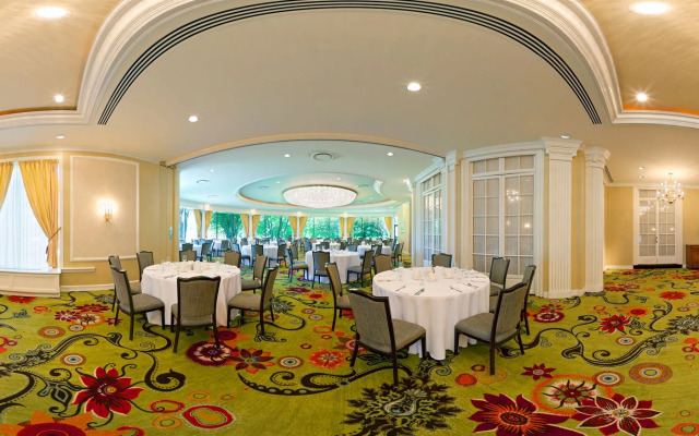 The Mansion at Glen Cove