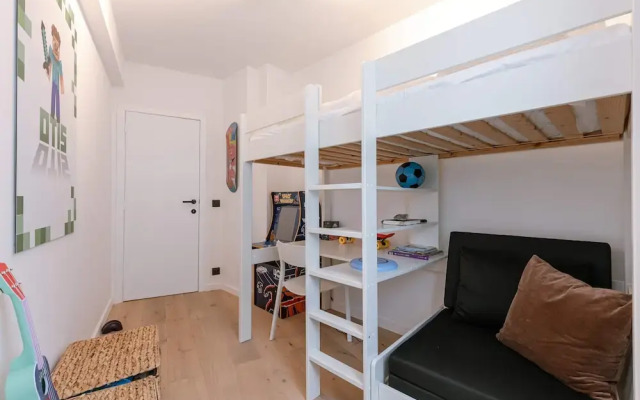 Modern 3-bedroom Apartment Family-friendly Touches