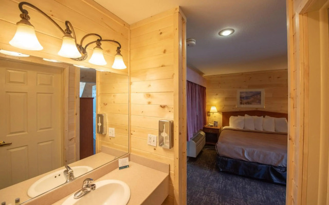 Quality Inn & Suites Mackinaw City Beachfront