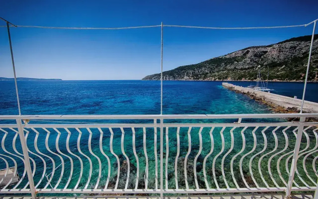 Mira Sea Front Guesthouse