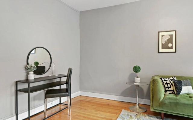 1BR Apt with Modern Elegance in Boystown