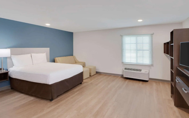 WoodSpring Suites Bakersfield East