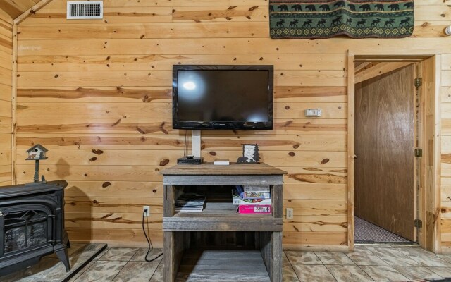 The Honeysuckle 2 Bedroom Cabin by Redawning