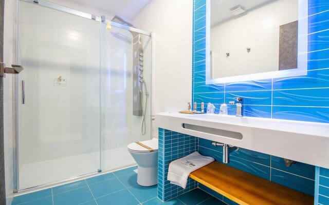 Young Hotels Spain SL