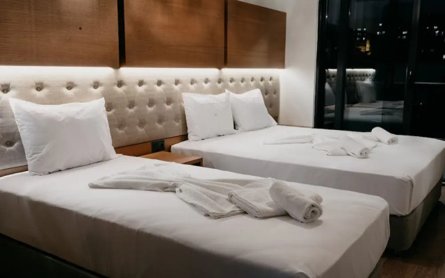 Ceneviz Suit Hotel