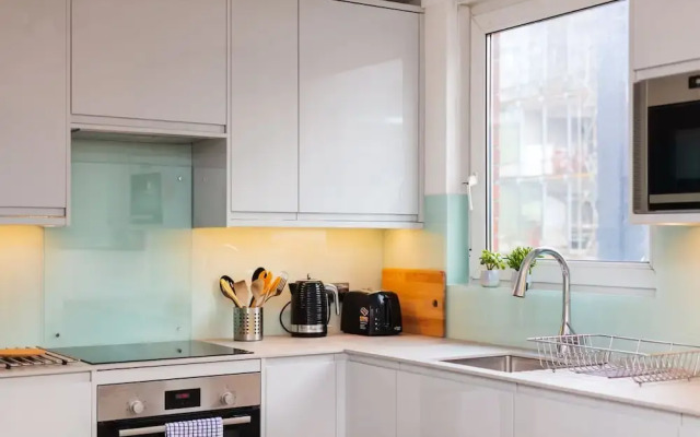 Spacious Central 3 Bedroom Apartment in Old Street