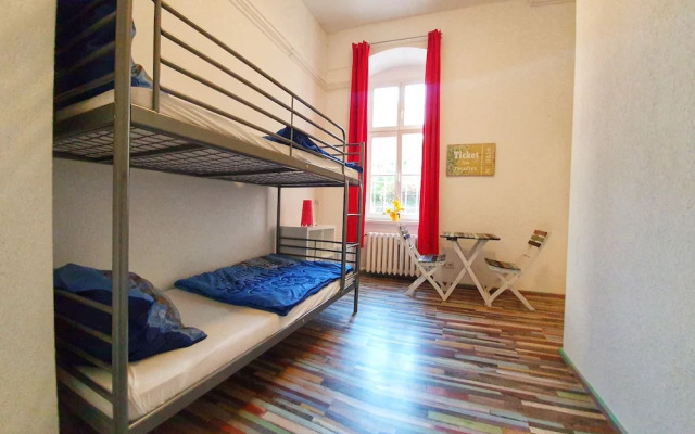 Hostel 199