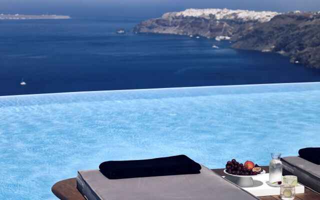 Cavo Tagoo Santorini