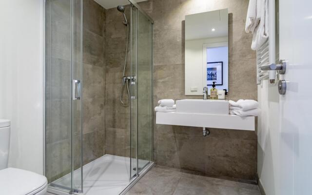 INF3- Luxury apartment close to all amenities.