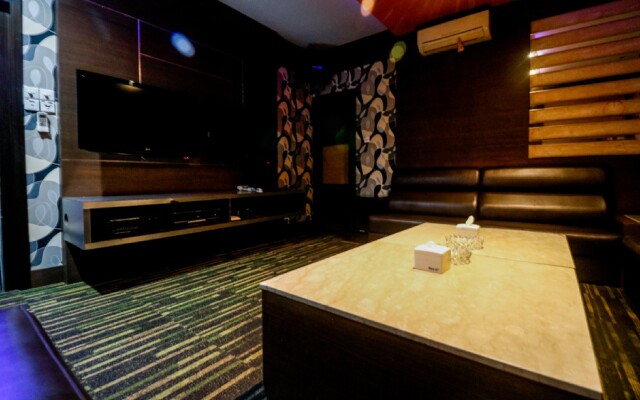 RedDoorz Plus near DC Mall Batam