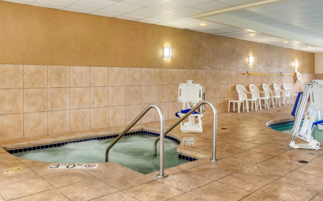 Sleep Inn & Suites Milwaukee Airport