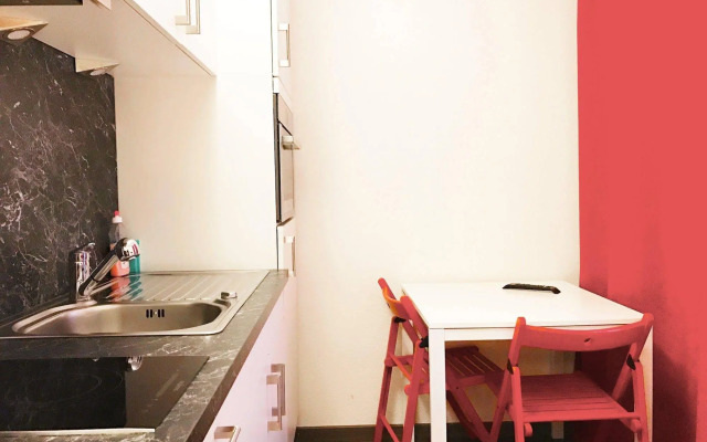 INSIDE FIVE City Apartments