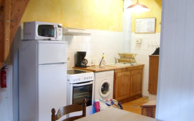 House With 2 Bedrooms in Brouchaud, With Enclosed Garden and Wifi