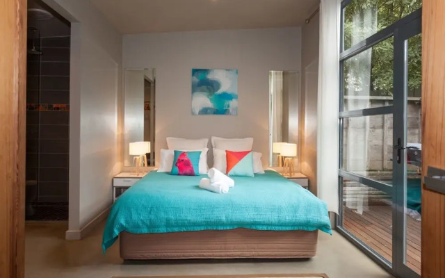 The Love Shack - romantic bungalow