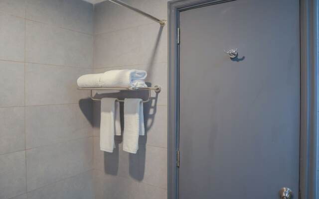 Super OYO Townhouse 2 Hotel Gunung Sahari