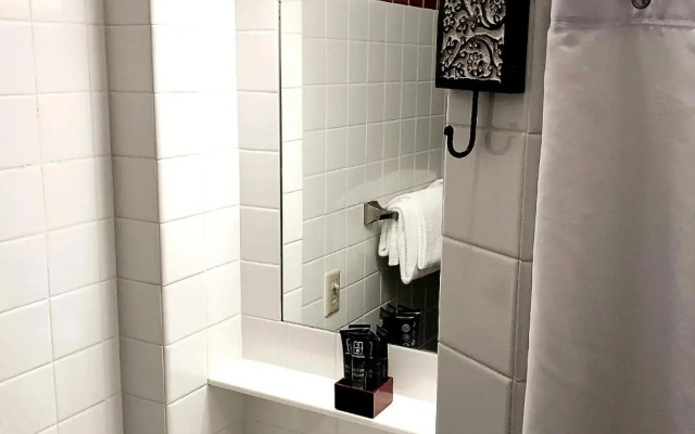 Touchstone Hotel - City Center