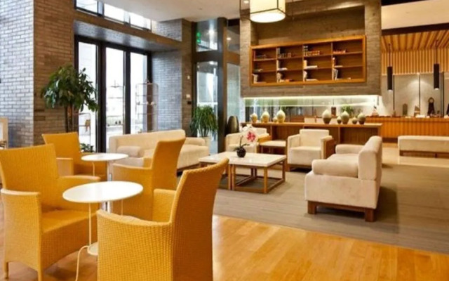Suisse Place Li Gong Ti