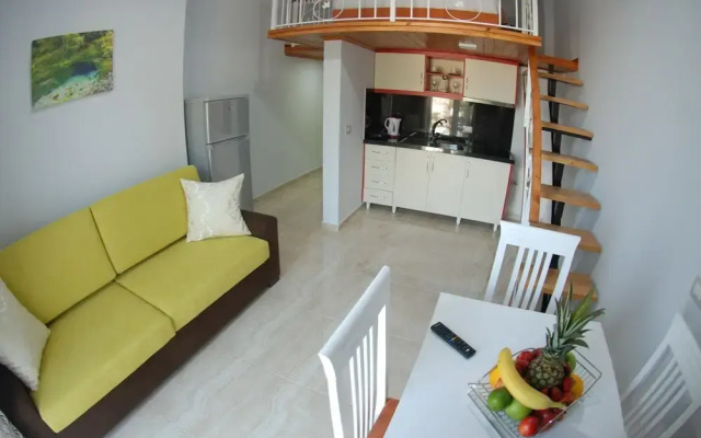 Crown Deluxe Apartments