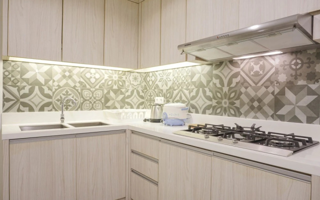 Cozy And Spacious 2Br Apartment At Simprug Park Residences