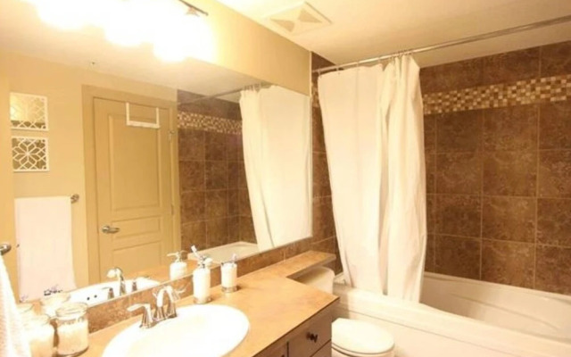 Tranquil Apartment Overlooking Creek #244