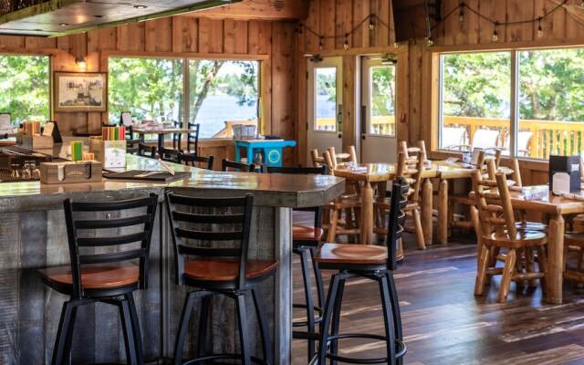 Cragun's Resort & Hotel