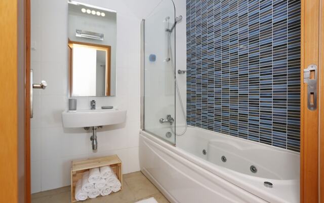 3-bedroom Apt, Sleeps 6, Pool, Gym & Jacuzzi