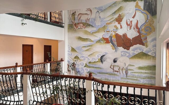 lhaki Hotel