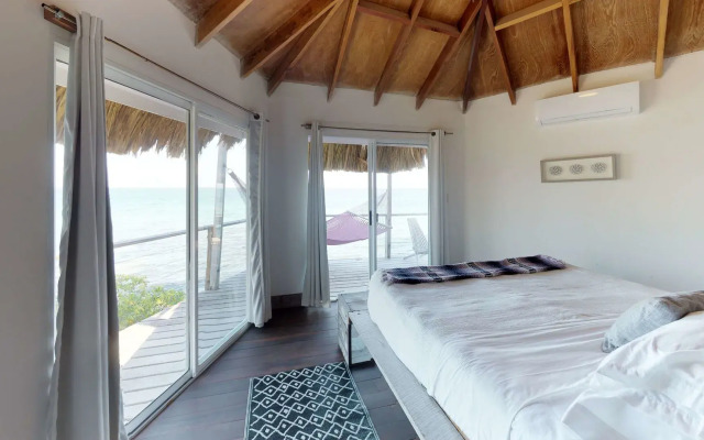 Thatch Caye, a Muy'Ono Resort