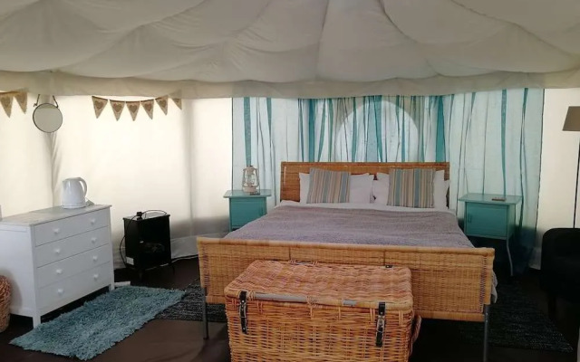 The Little Hide - Adult Only Camping Pods