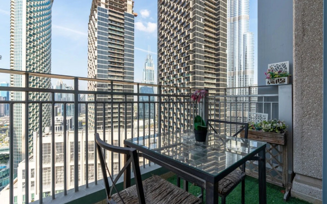 Lux BnB Stand Point -Burj Views