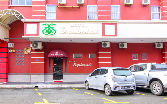 Super OYO 43930 Hotel Esplanade