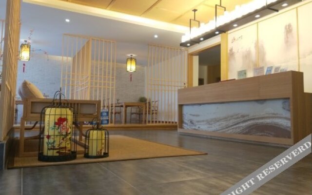 Yunqi Yayuan Hotel