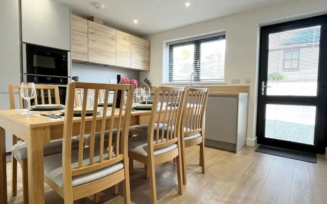 The Retreat on Morrab Sleeps 6 Balcony Parking